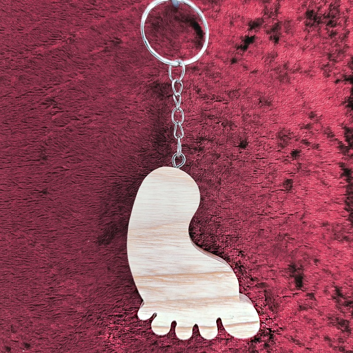 Voici un joli porte-clés d’un pied en éventail en bois noble
