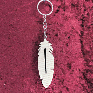 Voici un joli porte-clés d’une plume en bois noble