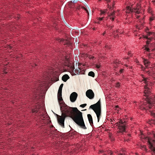 Voici un joli porte-clés d’un magnifique panda en bois noble