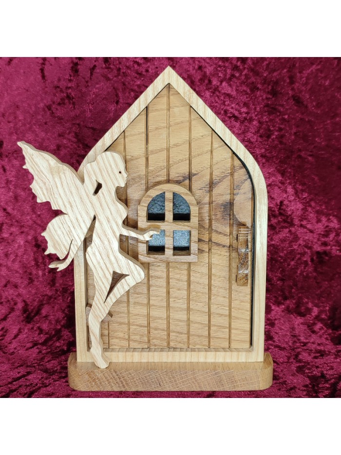 Porte de fée en bois , fée debout