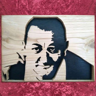 Tableau en bois noble d’une personnalité connu, voila Coluche