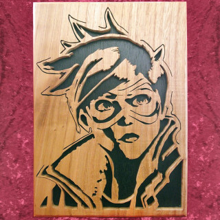 Tableau en bois d’une personnalité connu, voilà Tracer d'Overwatch