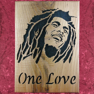 Tableau en Frêne d’une personnalité connu, voilà Bob Marley "One Love"