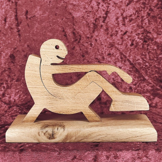 Retrouvé la famille sympatoche, ici papa se repose ,personnage bois