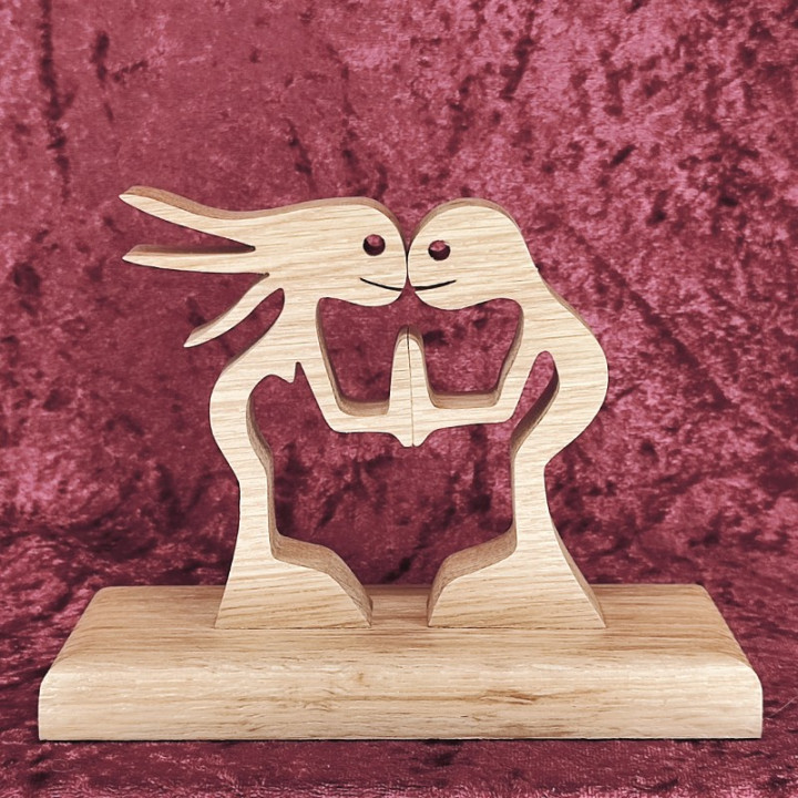 Retrouvé la famille sympatoche, ici mains dans la main,personnage bois