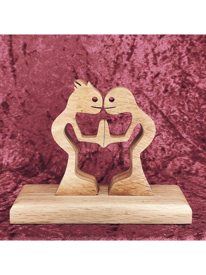La Famille Sympatoche En Bois ,un couple homme Mains Dans La Main