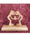 La Famille Sympatoche En Bois ,un couple homme Mains Dans La Main