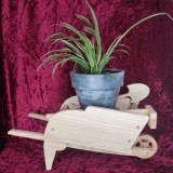 porte plante en bois d'une brouette