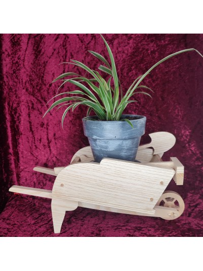 porte plante en bois d'une brouette