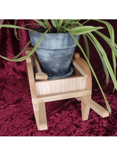 porte plante en bois d'une brouette