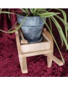 porte plante en bois d'une brouette