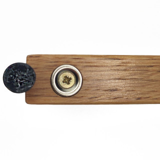 Découvrez un décapsuleur de poche qui vous suivra partout en hêtre