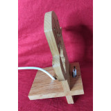 Station D'accueil en bois Pour Smartphone avec une guitare