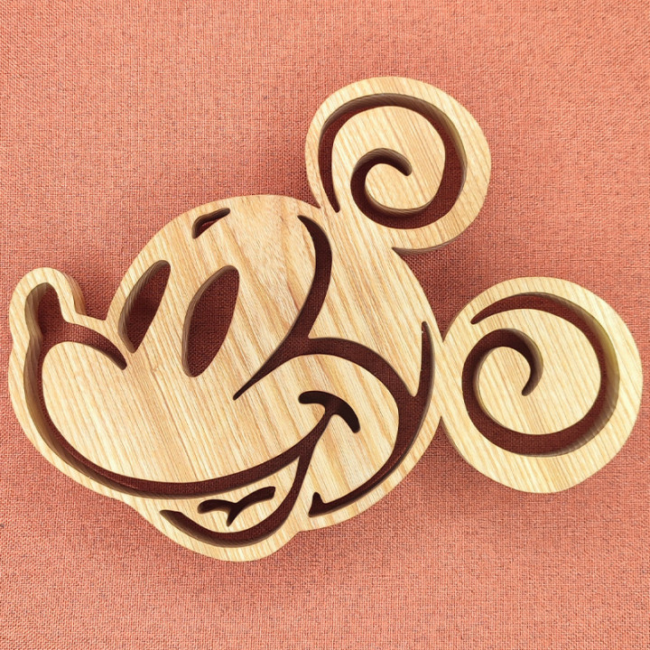 Dessous de plat de la tête d’une souris célèbre " Mickey "