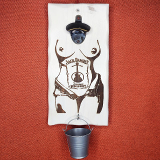 Découvrez un jolie décapsuleur jack daniel's avec femme sexy
