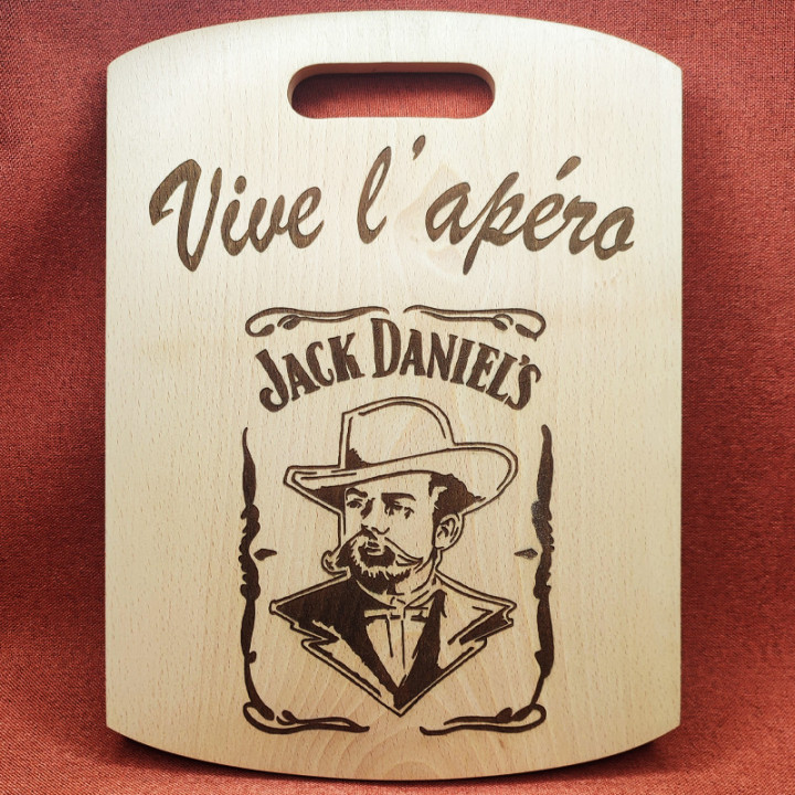 Voici pour vous une magnifique planche apéro personnalisable en hêtre