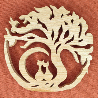 Dessous de plat en bois noble avec l’arbre de vie avec chats et oiseau