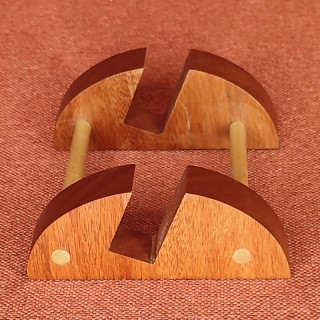 je vous propose un magnifique Support de carte de visite en méranti