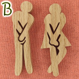 Personnage humoristique de porte WC en bois