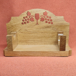 Voici un superbe porte trois bouteilles en chêne avec grappe de raisin