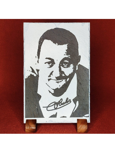Gravure sur ardoise de Coluche