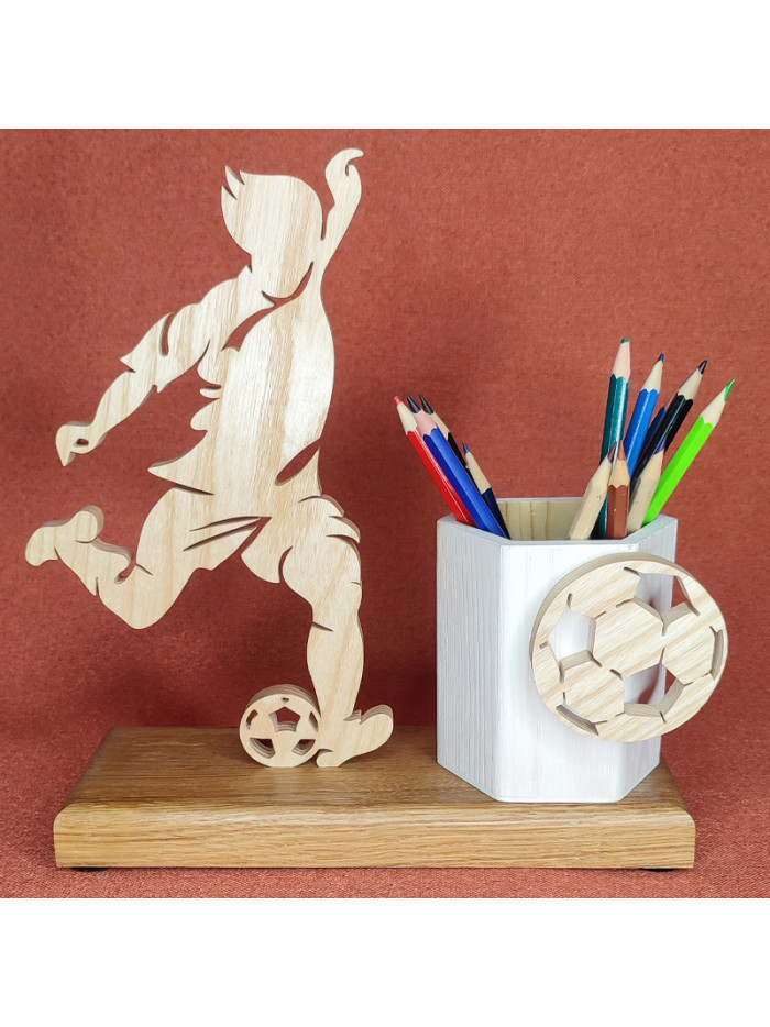 Pot à Crayons en bois d'un footballeur