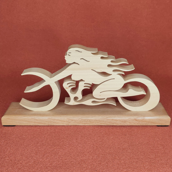 Superbe décorations en 3D de la fusion d'une femme sexy avec une moto.