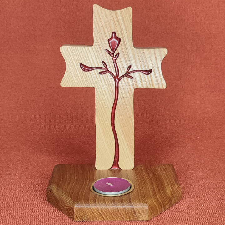 Superbe bougeoir avec une croix religieuse en frêne et chêne et résine