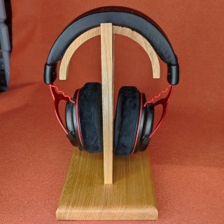 je vous propose un magnifique support de casque audio en bois massif