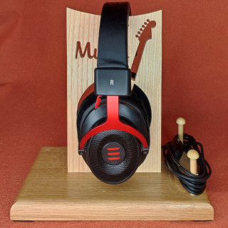 je vous propose un magnifique support de casque audio en bois massif