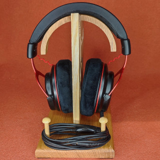 je vous propose un magnifique support de casque audio en bois massif