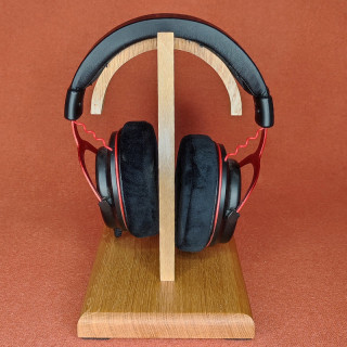 je vous propose un magnifique support de casque audio  "jeune fille"