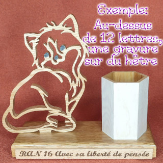 Voici un jolie porte crayons ou stylos avec un écureuil en chêne