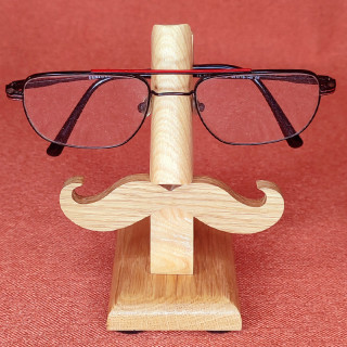 voici un magnifique porte lunette "Moai" pour homme en chêne et frêne