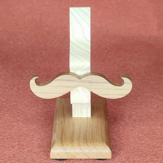 voici un magnifique porte lunette silhouette homme en chêne et frêne