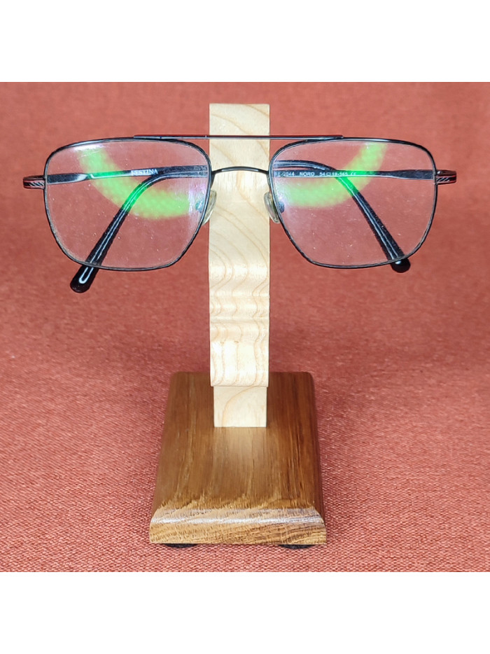 voici un magnifique porte lunette silhouette femme en chêne et frêne voici un magnifique porte lunette silhouette femme en chêne et frêne