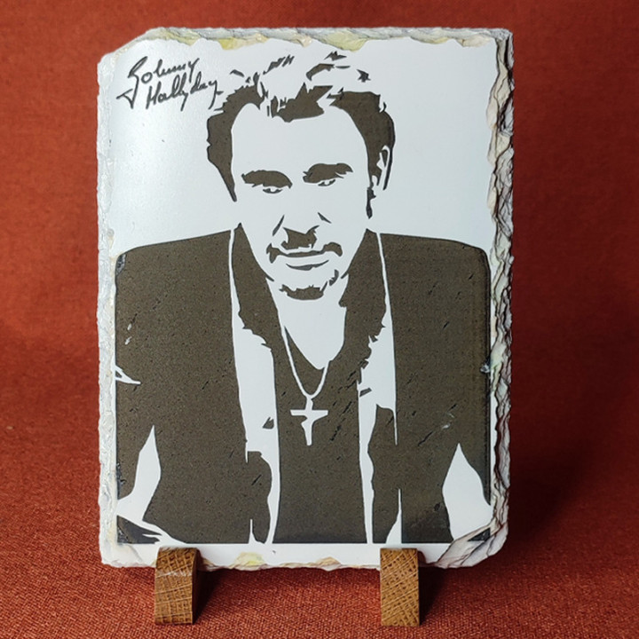Gravure sur ardoise du célèbre Johnny Hallyday avec sa signature