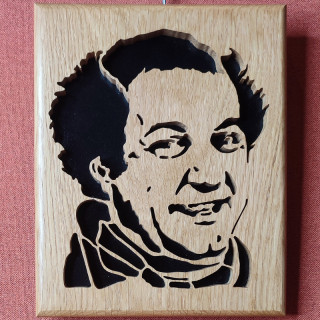 Tableau en bois noble d’une personnalité connu, voila Coluche