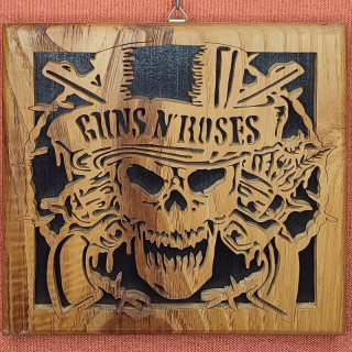 Tableau en bois noble d’un groupe conne, les Guns n'roses