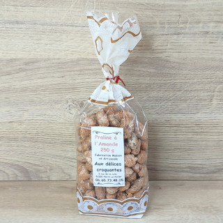 Voici des pralines à l'Amande de 250 g finement préparer pour vous