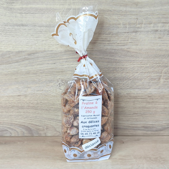 Voici des pralines à l'Amande de 250 g finement préparer pour vous