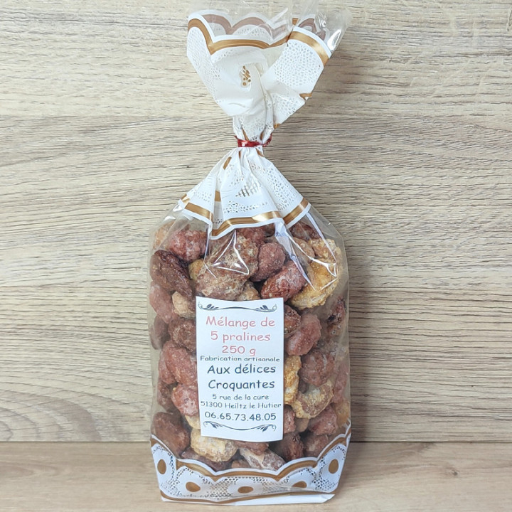 Voici un Mélange de 5 pralines de 250 g finement préparer pour vous
