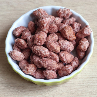 Voici des pralines cacahuète de 150 g finement préparer pour vous