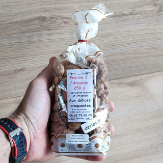 Voici des pralines à l'Amande de 250 g finement préparer pour vous