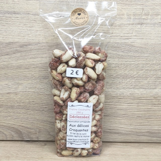 Voici des pralines à la cacahuète de 250 g déclassée finement préparer