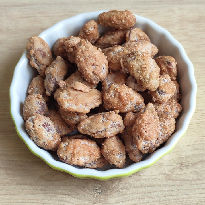 Voici des pralines à l'Amande de 150 g finement préparer pour vous