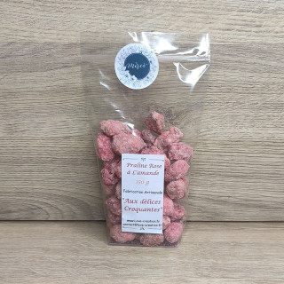 Voici des pralines rose à l'Amande de 150 g finement préparer