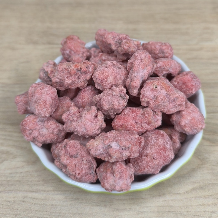 Voici des pralines rose à l'Amande de 150 g finement préparer