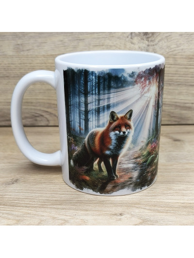 Mug d'un renard dans une forêt