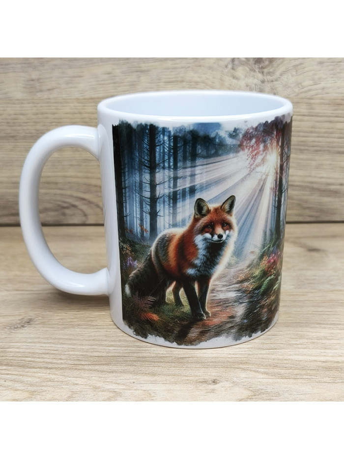 Mug d'un renard dans une forêt